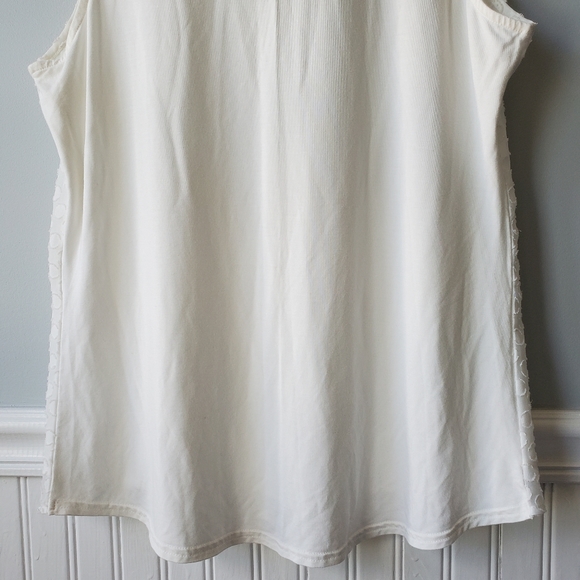 White Sleeveless V-Neck Polkadot Tunic Size Medium - Picture 9 of 15